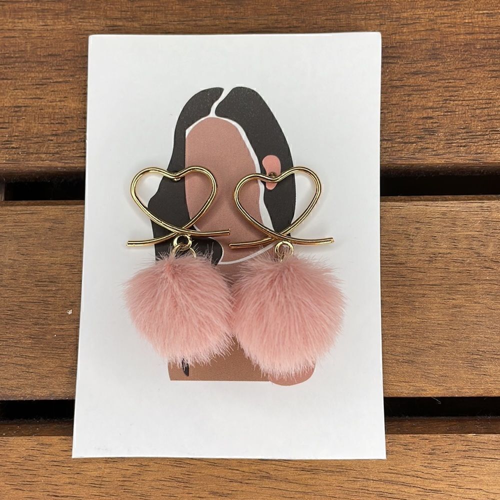 Heart & Pom Pom decor drop earrings